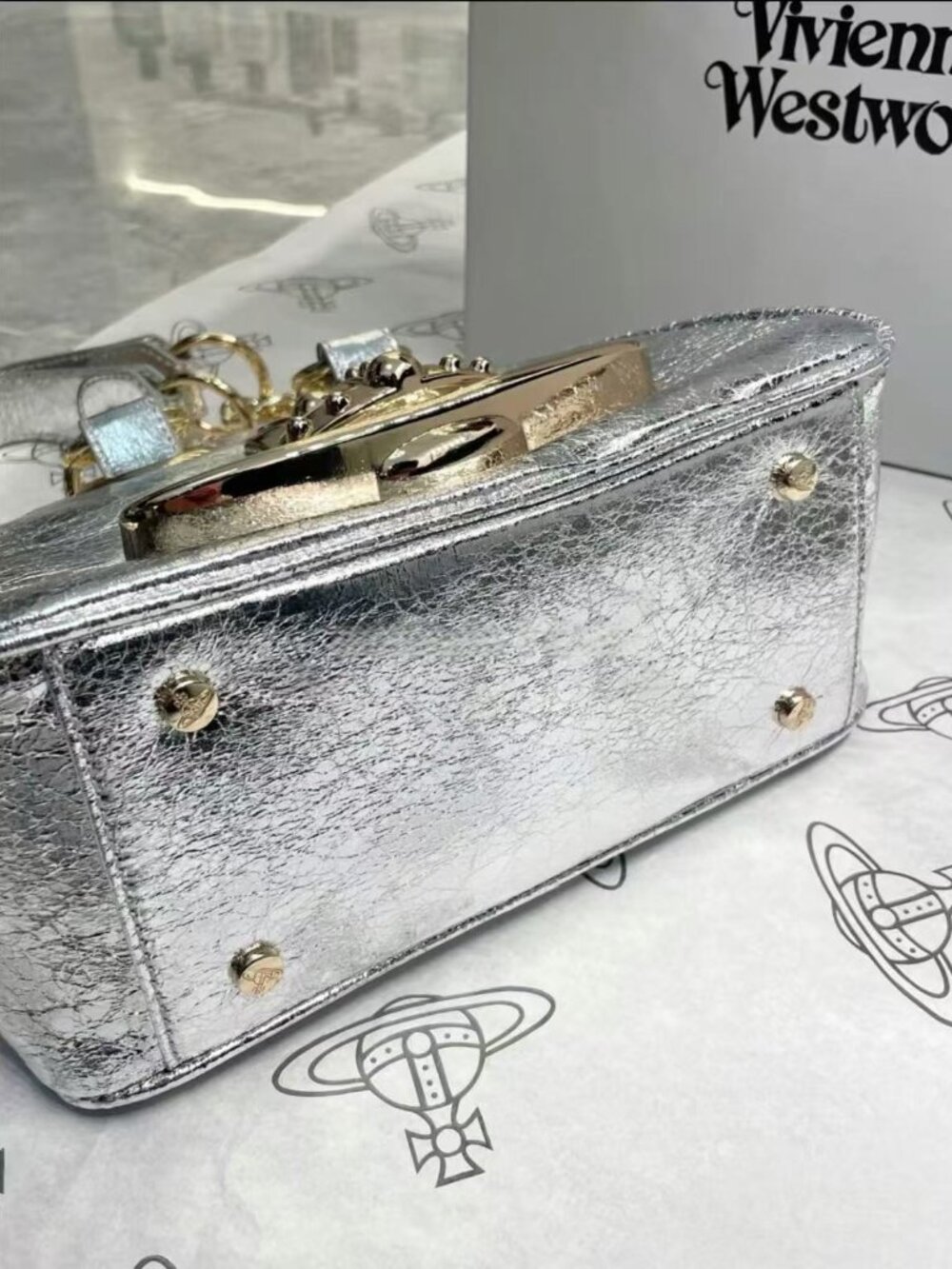 Vivienne Westwood Silver Cracked Leather Mini Orb Handbag with Gold Chain - Picture 4 of 8